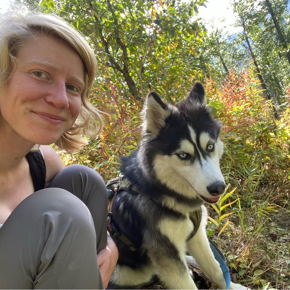 Meet your Posher, Iris - Picture 2 of 2